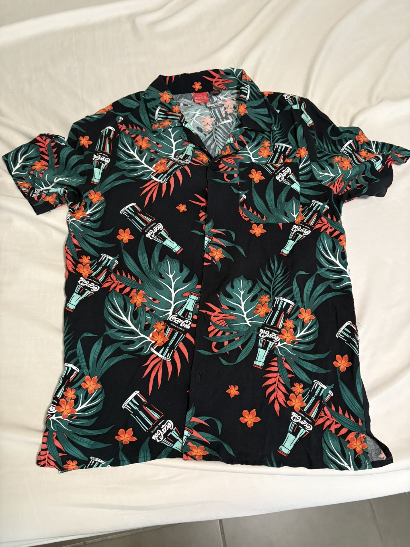 Coca Cola Medium Hawaiian Button Up Short Sleeve $15 Obo