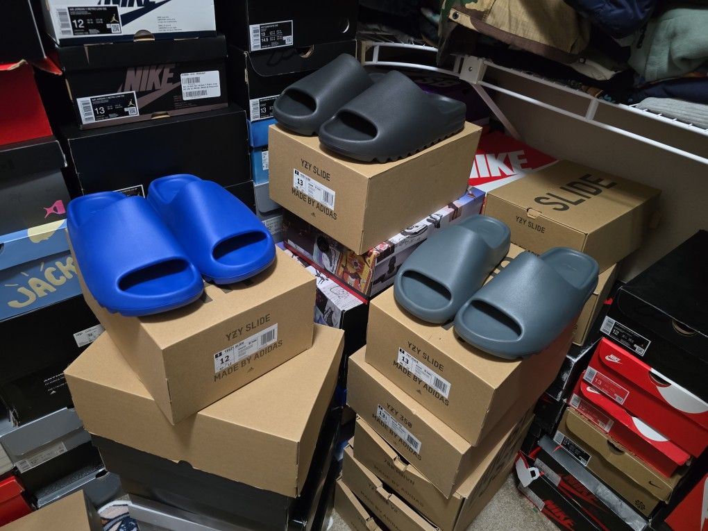 ADIDAS YEEZY SLIDES