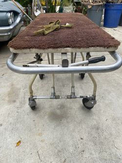 Hospital gurney stretcher