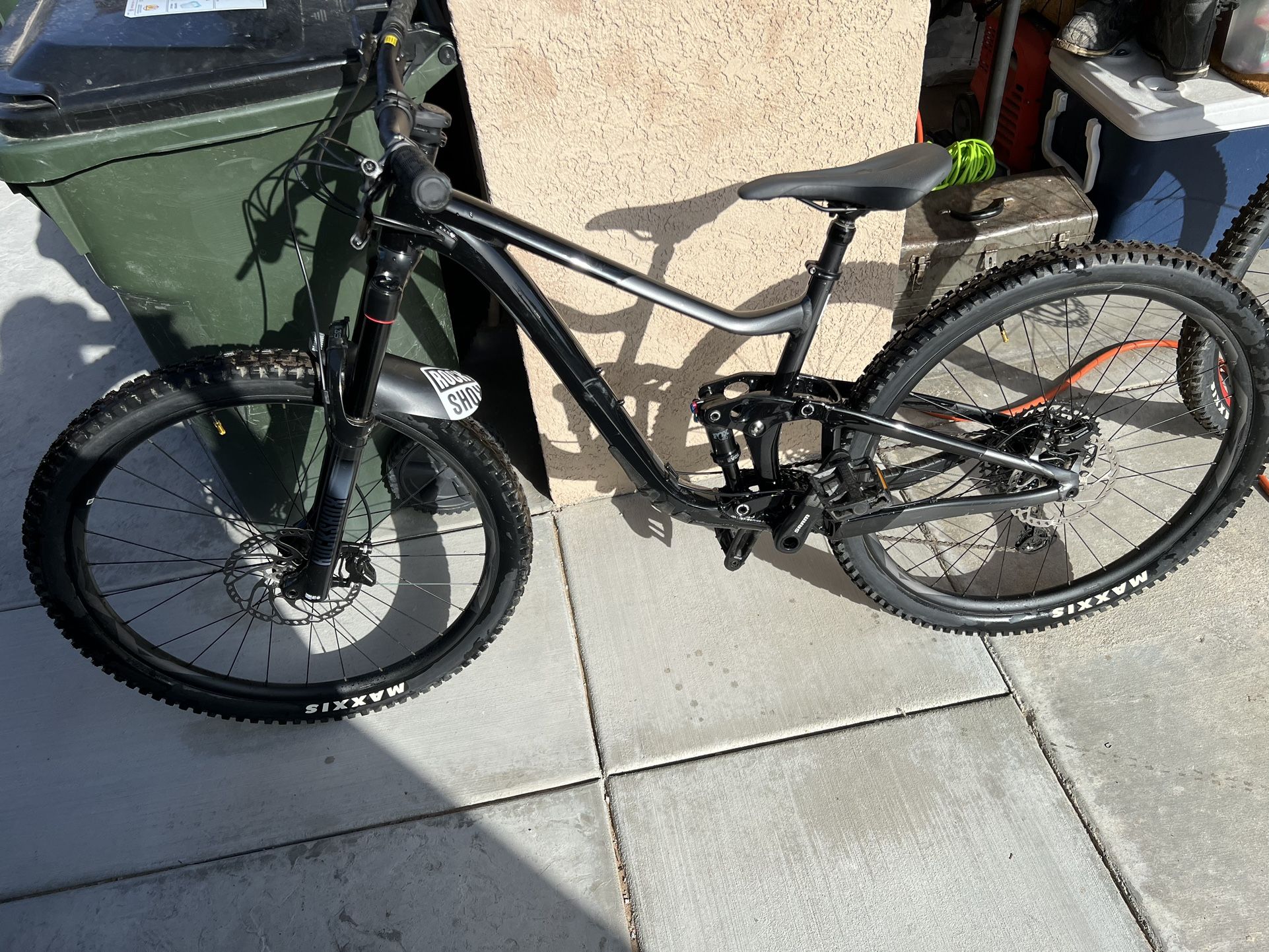 Mountain Bike, Giant Trance X 3 29er Size Medium