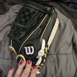 Wilson 8500 left-hand mid softball Glove