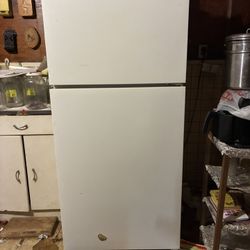 Like New Refrigerator 