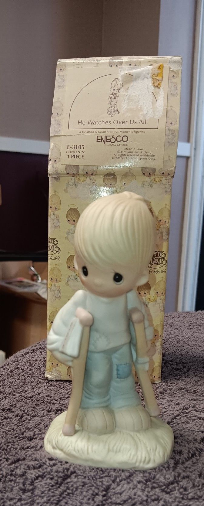 PRECIOUS MOMENTS "HE WATCHES OVER US ALL" E3105 -HOURGLASS MARK