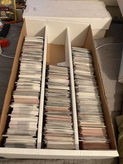 Large 3 row multi sport card box. Tons of stars ,inserts,color and others. Great for discount boxes