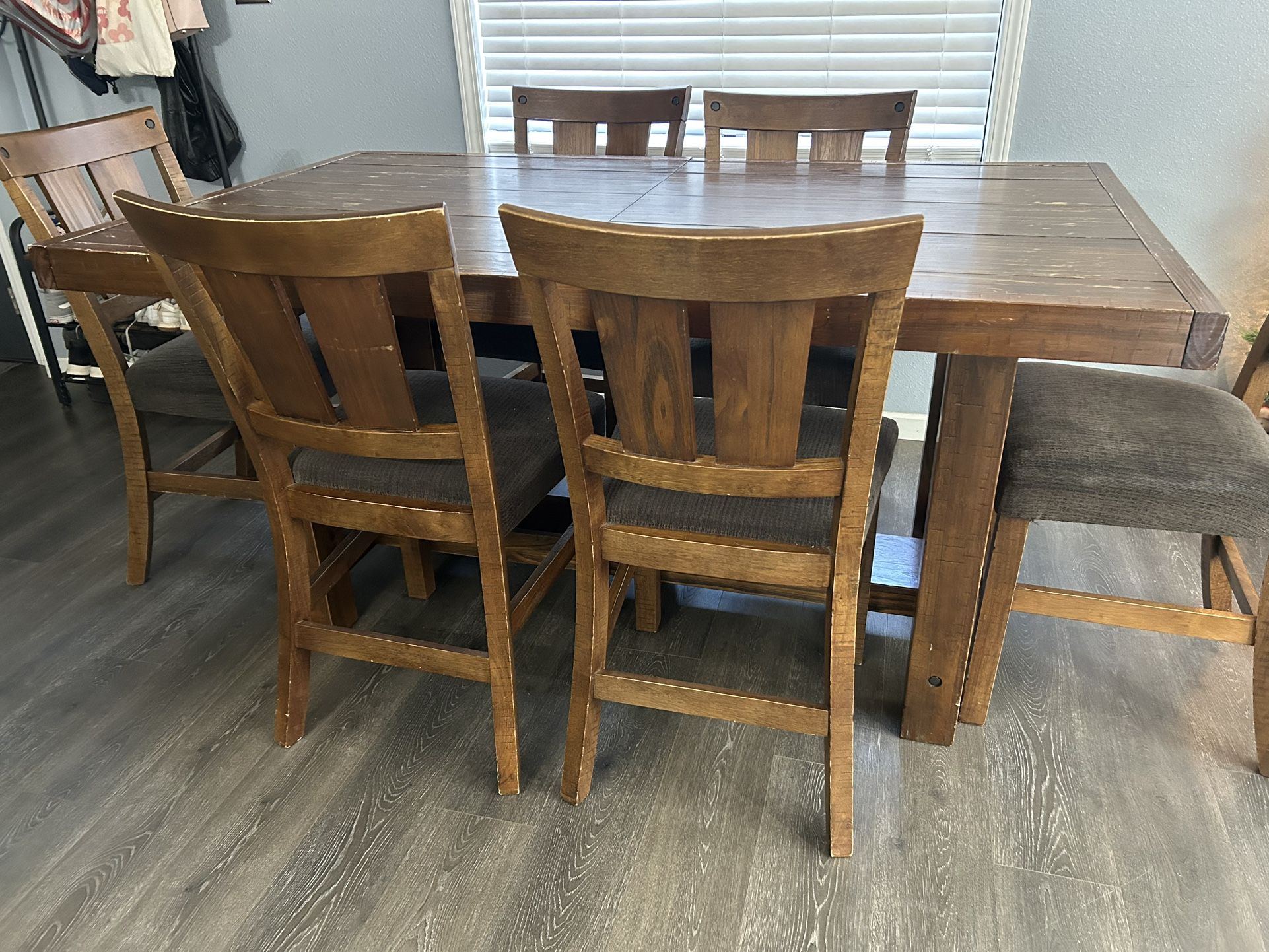 Dining Room Table And Chairs. 