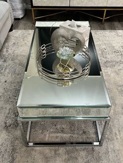 Mirror 🪞 table  they have some crack on it