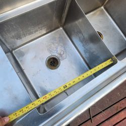 Stainless steel sinks