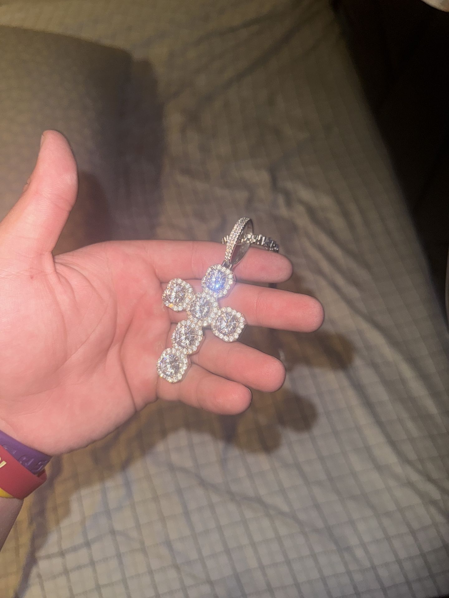 18' Chain with pendant, Brand new