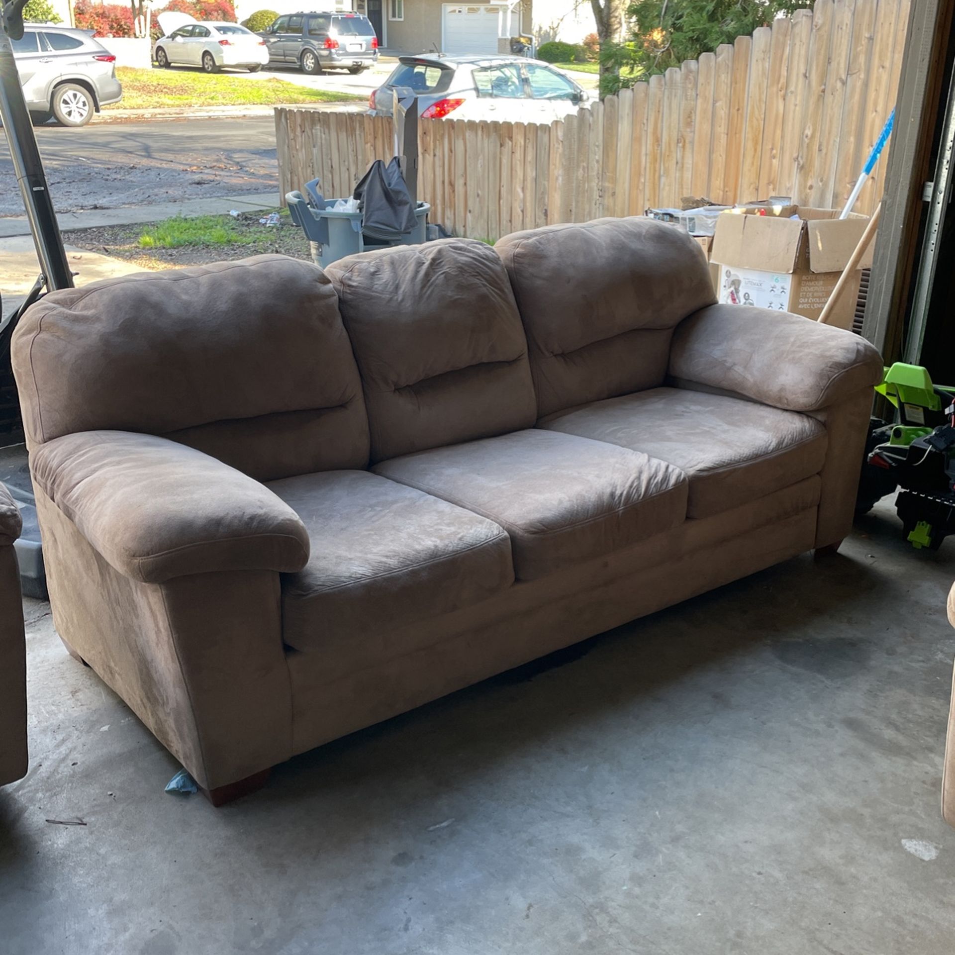 FREE USED COUCH SET for Sale in Modesto, CA OfferUp