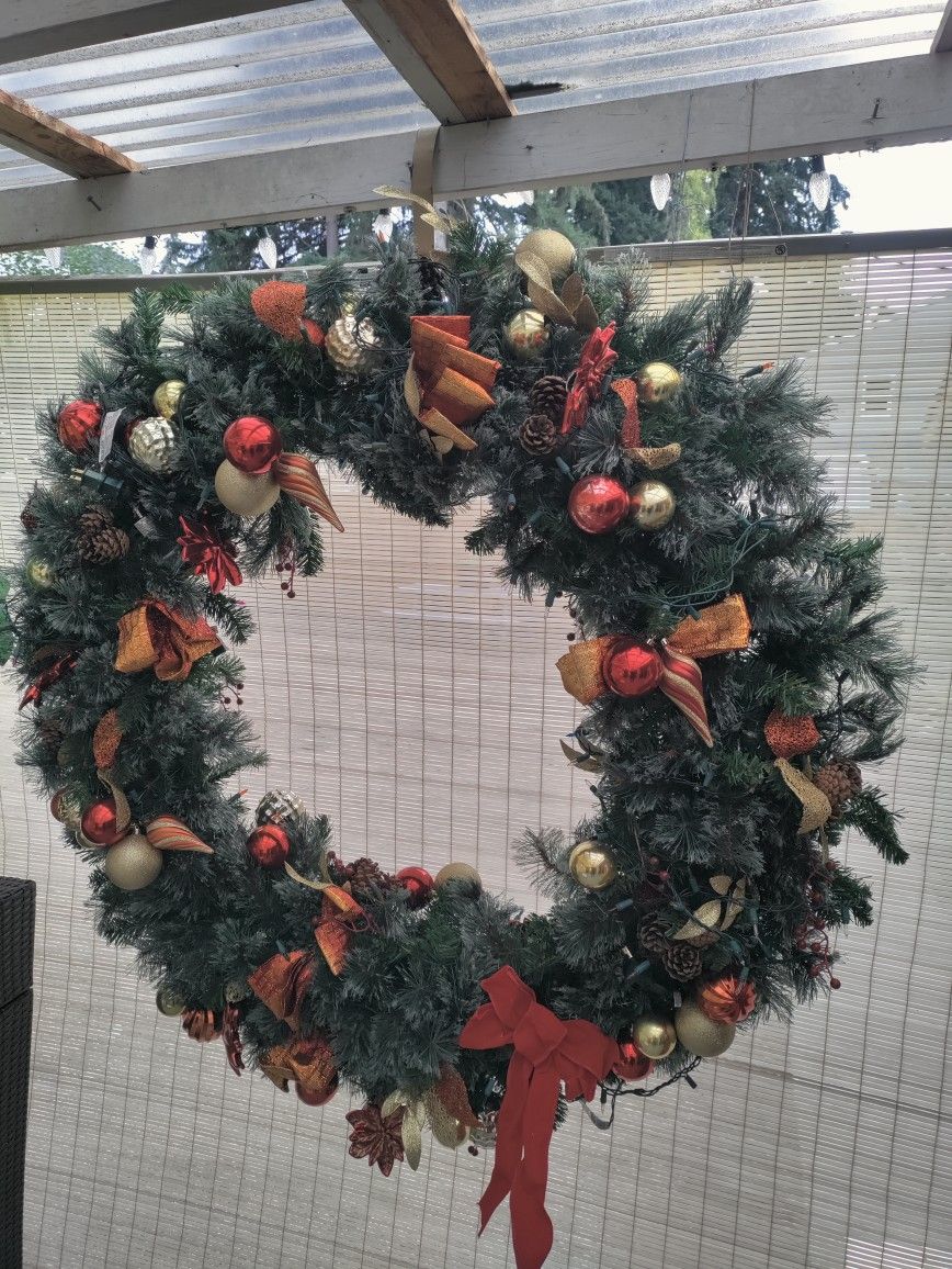 Round Metal Frame Christmas Decorations With Lights For Sale