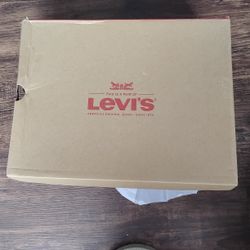 Men's 8.5 Levi Shoes All White 
