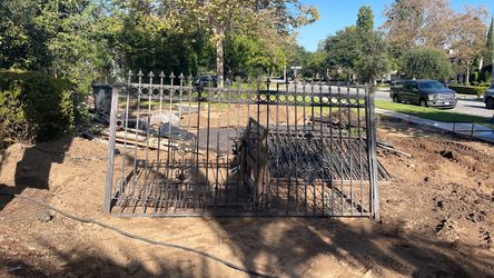 Metal gate 10’ x5’