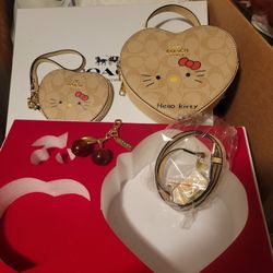 Unico Set Mun̈equera Y Cartera Y Llavero 