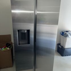 SAMSUNG REFRIGERATOR 