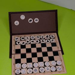 Magnetic foldable wallet pocket chess set