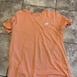 Women’s Meidum Nike T-Shirt 
