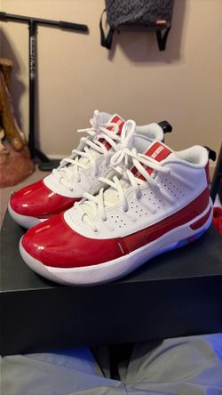 Size 7 Jordan max aura