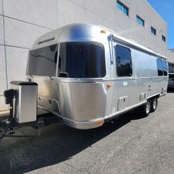 2023 Airstream Flying Cloud 25FB Twin