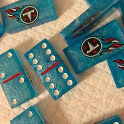 Dominoes 