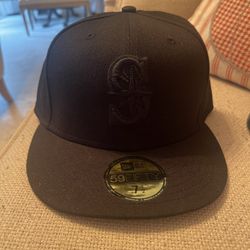 fitted caps never worn size 7/1-2