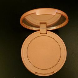 Tarte Amazonian Clay 12-Hour Blush in the shade "Risqué". 