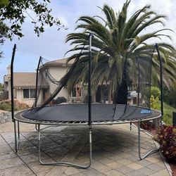 SKYWALKER TRAMPOLINE 15 foot ROUND with blue padding enclosures