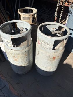Forklift propane tanks