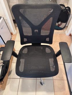 Black Mesh Office Chair with Armrests