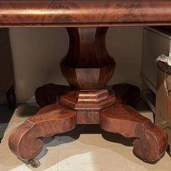Vintage Sheraton Pedastal Table.