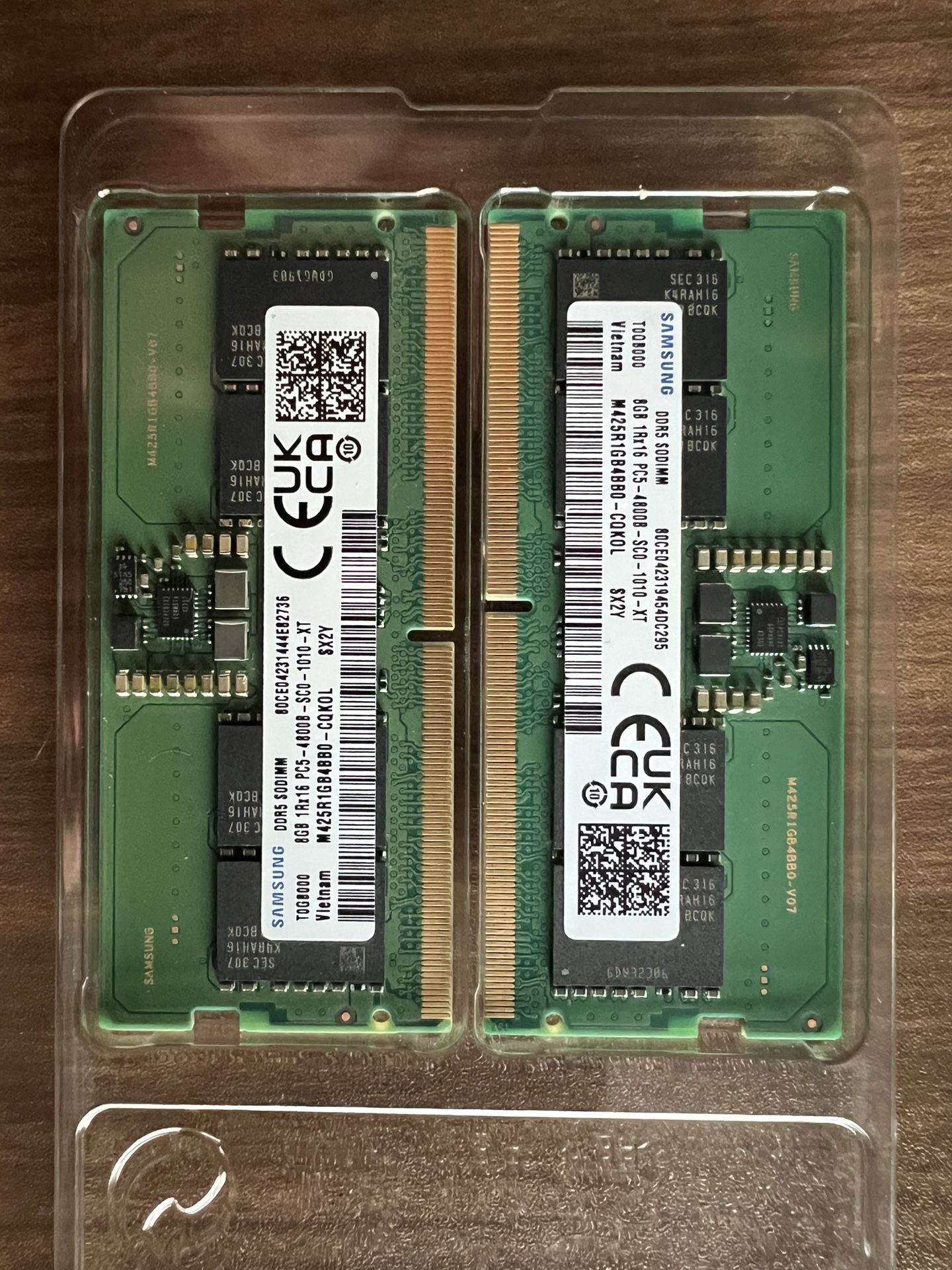 (2) Samsung 8gig RAM DDR5 SODIMM laptop cards