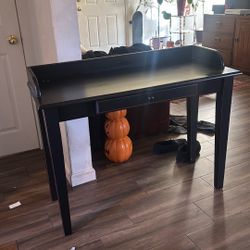 Black Desk