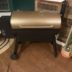 Traeger Pro Series 34 Wood Pellet Grill Bronze