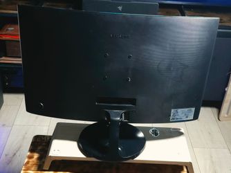 SAMSUNG CURVED 24 INCH SCREEN