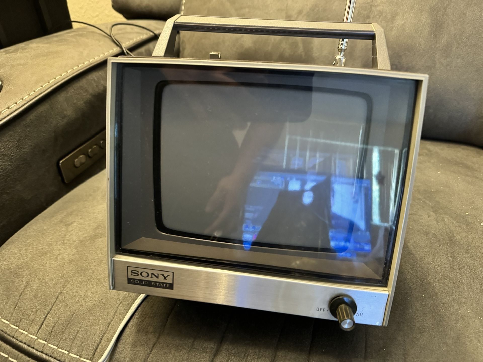 Vintage Sony TV-720U Transistor Solid State Portable Television