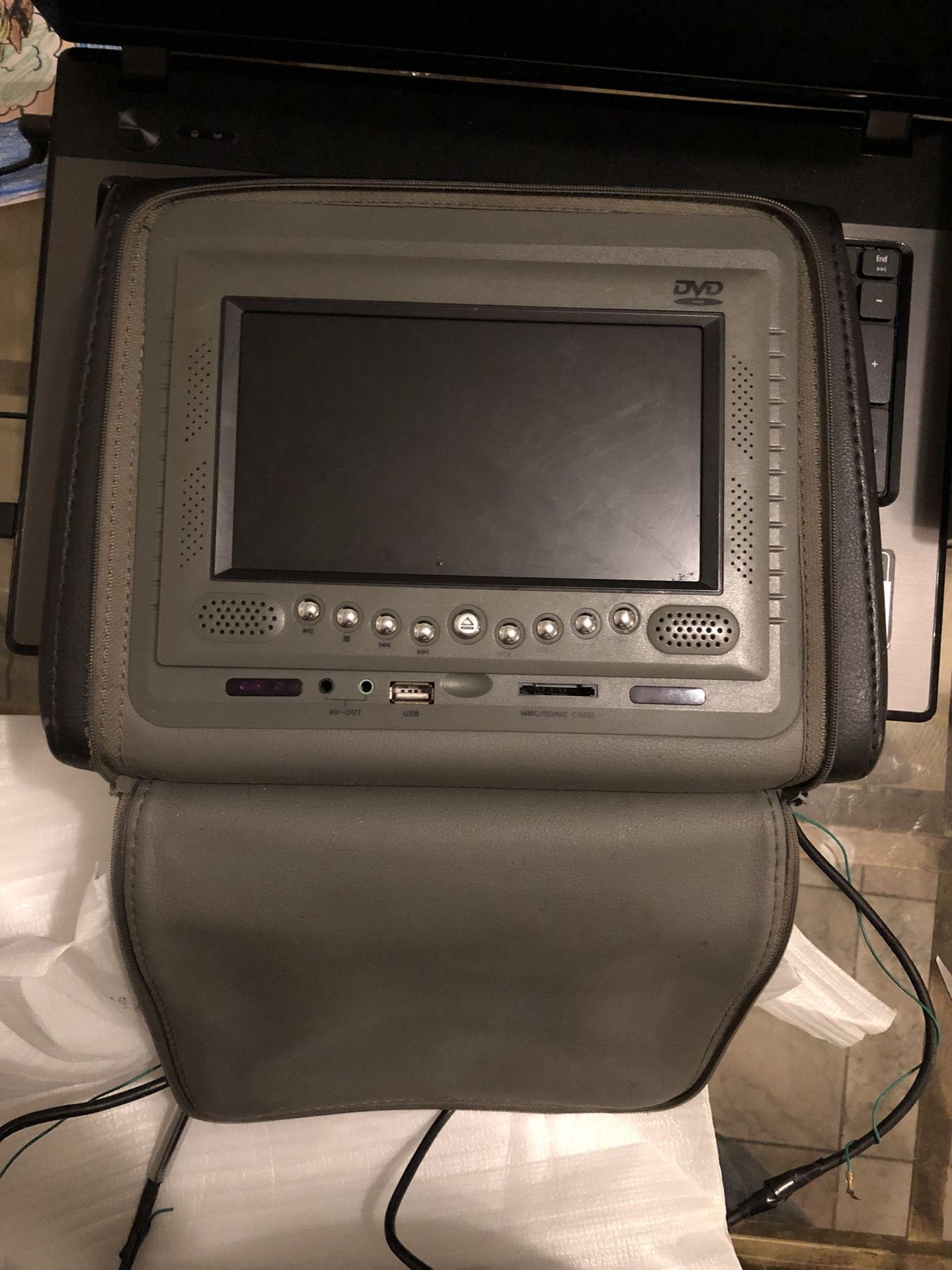 Black dvd headrest ((READ DESCRIPTION))