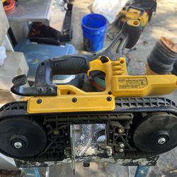 Open box never used Dewalt 20vmax band saw.