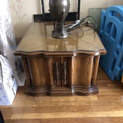 28” X 28” Solid Wood Excellent Condition Side Table 