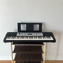 YAMAHA YPT260 61-Key Portable Keyboard with Power Adapter