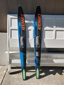 Water skis
