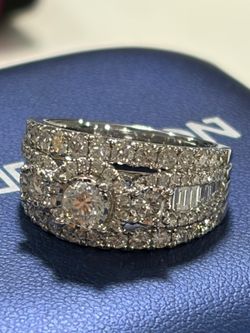 Diamond ring, natural diamond