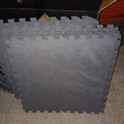 Large Lot of Interlocking EVA Foam Floor Mats – Grey