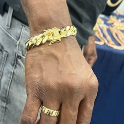 Heavy and solid handmade Cuban Links bracelet and matching ring🔥