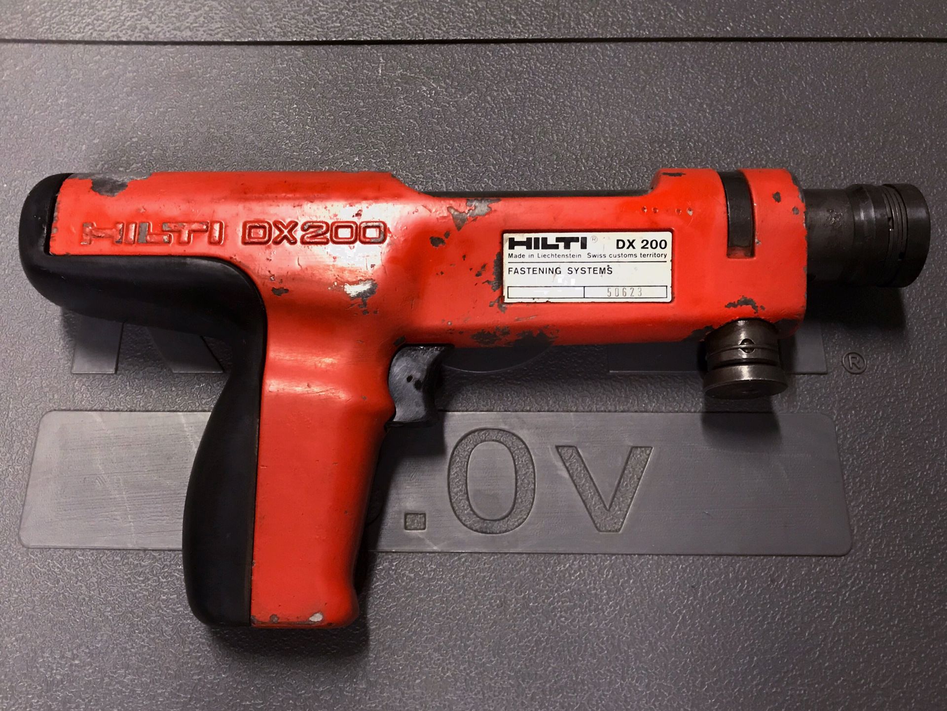 HILTI DX200 PISTON DRIVE TOOL with Pins, Anchors & Accessories