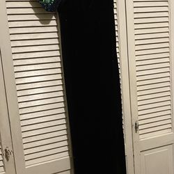 Women’s Size 1 Black Long Formal Dress- with Free Clutch