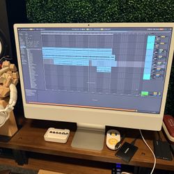 24-inch Silver iMac with 4.5K Retina display