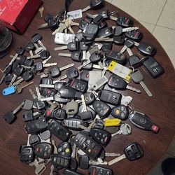 Vendo mas de 100 yaves de muchas marcas de carros en 125 dolares