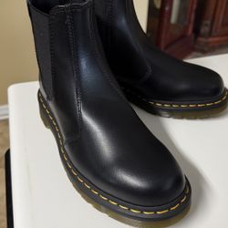 DR MARTENS 2976 SMOOTH LEATHER PLATFORM CHELSEA BLACK BOOTS SIZE 8 MENS/WOMENS 9