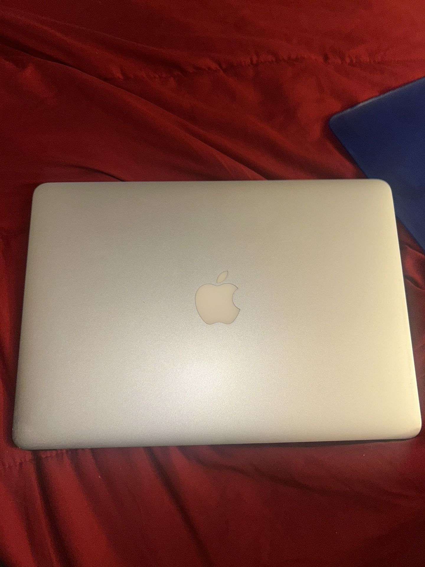 Apple MacBook Air 13-Inch 1.6GHz Intel Core I5 2015 8GB