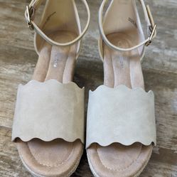CL Laundry Wedge Sandals. Size 8