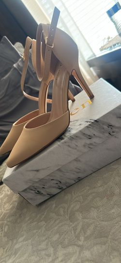women’s beige heels 
